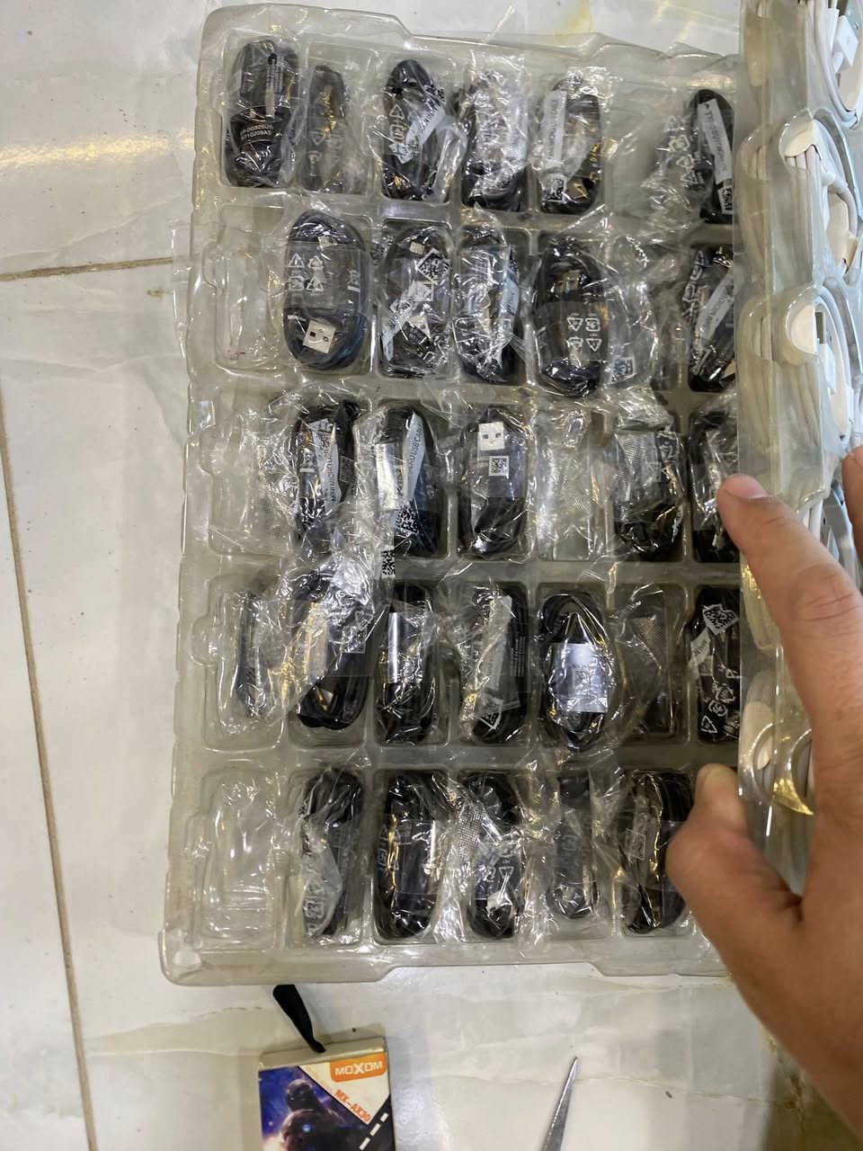 غراض تعزيله للبيع شلعه اكثر من 625 قطعة  تعال خاص 
للتواصل ***********
