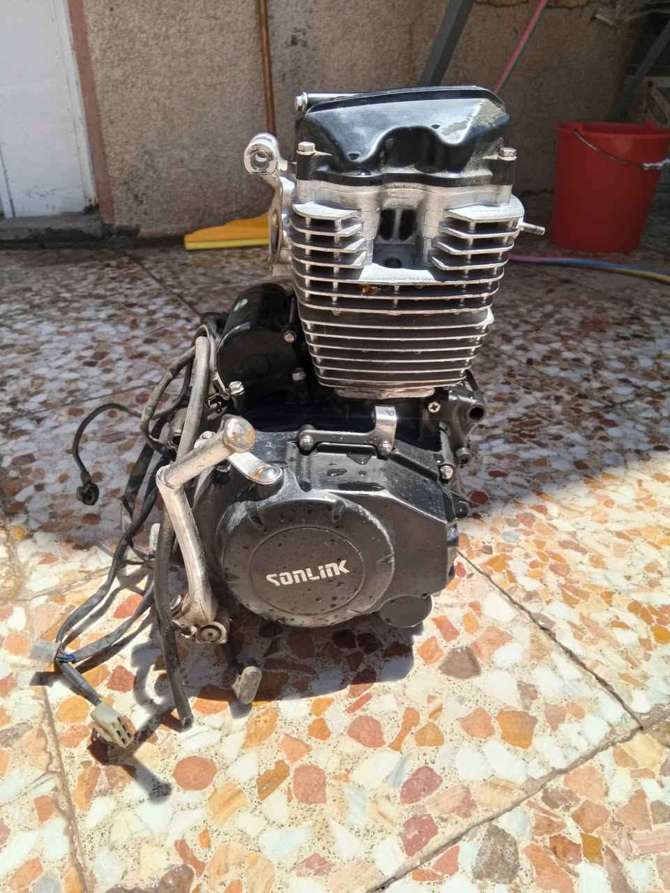 السلام عليكم 
عندي محرك سيفان موديل 2025 حجم المحرك 200cc
 قيم او اخذ 
رقمي ***********
مكاني بل حسينيه 
امانه الله المحرك طافي
