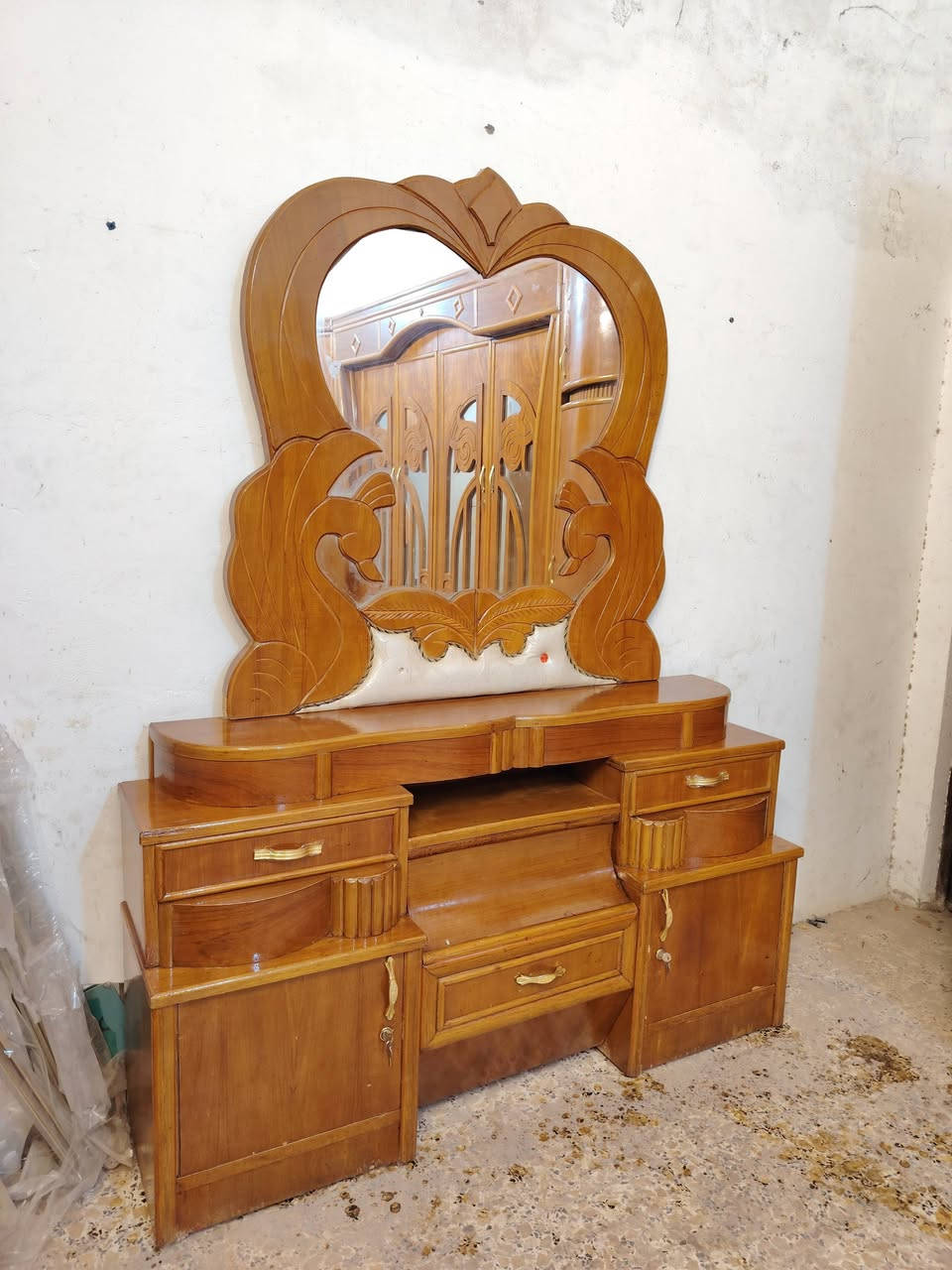 غرفه مستخدمه تزكام طابقين نضافه فول سعر.  مليون 300معرض ابو عقيل ميسان حي رساله شارع ماطور قرب صيدليه حازم ***********((نشتري جميع الغرف) )
