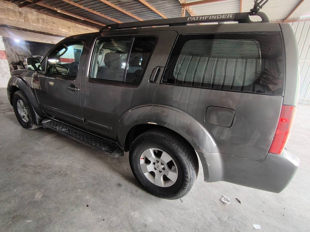 السلام عليكم الى الخوه الكرام بات فندر بيهة قطعه وحده صبغ بدون دواخل وسعر كلش مناسب
موديل 8 مكفول كير ومحرك رقم بغداد بسمي تحويل مباشر دشبول رماده شاشه وشاشه بلسقف دفدي وكامره دواره  تخم تاير صدر خلفي وامامي وحته لدسكات مبدلهة لسياره احله من لصورسعر 90 وبيهة مجال عنواني بغداد ابوغريب اذا شراي تعال وكلب وبيك خير ودلل  ***********
