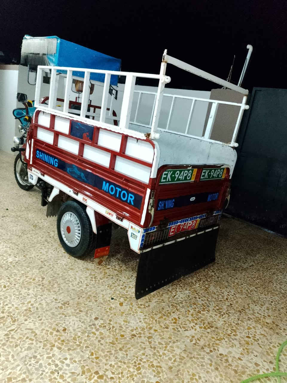 السلام عليكم شباب عندي هاي الستوته للبيع/***********
