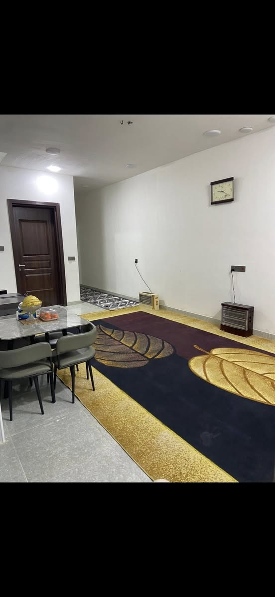 مرحبا 
بيت زراعي للبيع قريب ع شارع الغزاليه العام 
مساحة 186م
واجهة 7
نزال26
البيت طابق واحد بناء درجة أولى فوك غرفه مخزن 
بس حمامات اثنين وغرفتين وحولي وصاله ومطبخ وكراج وحديقه 
للاستفسار ***********
