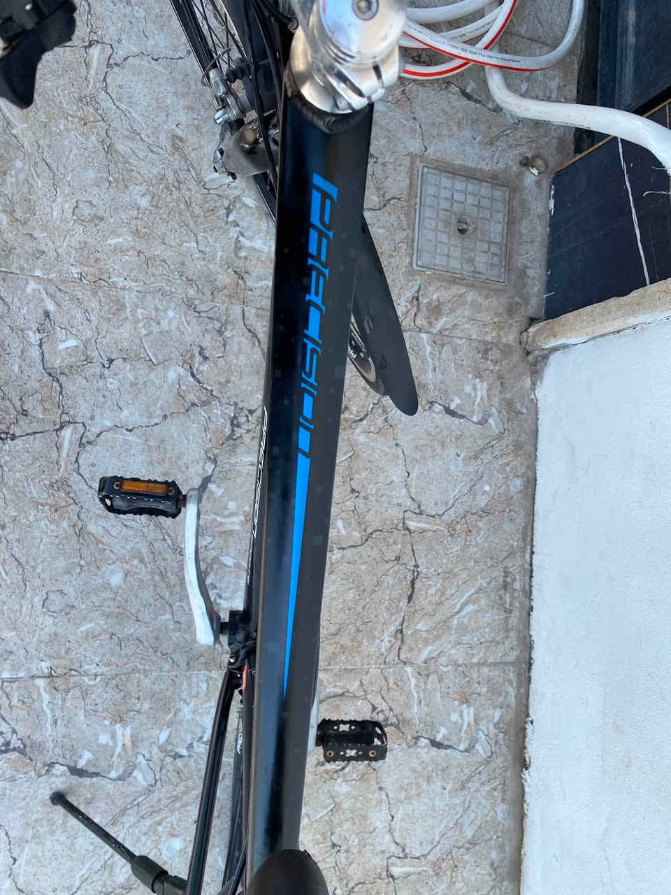 سلام عليكم دراجه ياباني C700
نضيفه ووزن خفيف حجم 28 قياس 47 
سستم كلو شيمانو لايت داينمو شيمانو 
النمرات 8/3
السعر 160 وبيها مجال ***********
