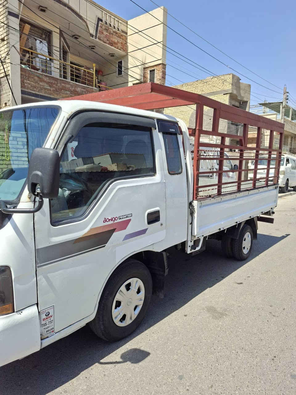 سلام عليكم كيا ام عيون البيع موديل 2001 رقم بغداد بسمي مكفوله من ضربه فقط معمر الدوس محرك وكير وكسل كفاله السعر 70 وبيه مجال بصيط مكانه بغداد حي العامل *********** ملاحظه المحجر مو ياه
