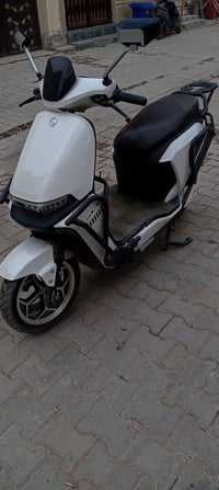 ورحمه الله وبركاته دراجه شحن نوع Benbao الحوت شركة فوجي   ملف 2000 حقي...