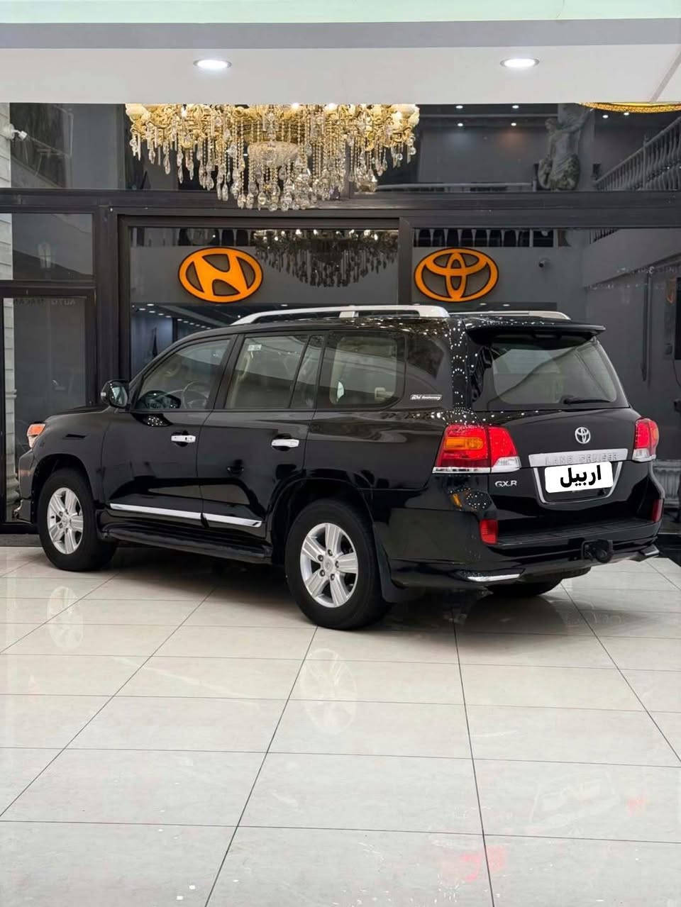 السعر 373 ورقه وبيه مجال كفاله عامه
لاندكروز 2014 فول مواصفات بريم اصل
فتحة سلايت
مقاعد جلد دواخل صاج 
كشنات كهرباء 3 دكم 
بصمة تشغيل وابواب
تشغيل عن بعد 
8 ايرباك
زراك لايت
طفاية
ثلاجة فريز
7 راكب 
تبريد مركزي 
شاشة وكامرة
فور ويل 4X4
مري كهرباء شفط  واشارة بالمري
تحكمات 
حساسات امامي وخلفي
لايتات زنون عدسة متحركة
كشاف زنون
باقي مواصفات الاندكروزر معروفة
السيارة مكفولة كفالة عامة 
رقم اربيل الجديد بأسمي
للتواصل‭0771 828 2004‬
