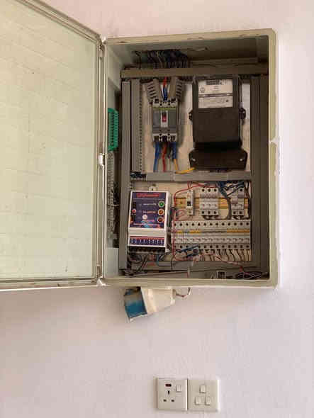 السلام عليكم
  دار للبيع مكان مميز جدا 
نوع العقار //طابو صرف
نوع البناء طابوق السقف صب كونكريت 
العنوان / /بابل المدحتية حي العسكري الباشيه قرب السيطره 
المساحة//٢٠٠متر
الواجه ١٠متر 
النزال٢٠متر
خدمات كامله من ماء وكهرباء التبليط قريب جداً 
السعر/١٢٥وبيه مجال
تفاصيل البيت طابق واحد 
استقبال 
صاله 
عدد١
مطبخ 
منور خلفي طارمه
مجمع صحيات داخليه وخارجيه
طارمه كبيره تسع لسيارتين 
السطح كامل فرشي
تحويل البيت ثاني يوم بعد الشراء 
بناء حديث موقع جيد جداً 
سنة البناء ٢٠٠١٩
ملاحضه //البيت ملبوخ خارج وداخل 
الارضيه رفت حصيره 
الارضيه بورسلين
عرض الشارع ٨متر
للاستفسار
مراجعة  مكتب دلالية وائل الهندي 
***********ابو علي
***********وائل الهندي
مكتب دلالية وائل الهندي بابل المدحتيه الحمزه الغربي ع شارع 60 قرب سلوان ابو الكاشي مقابيل فرع علي قماره
