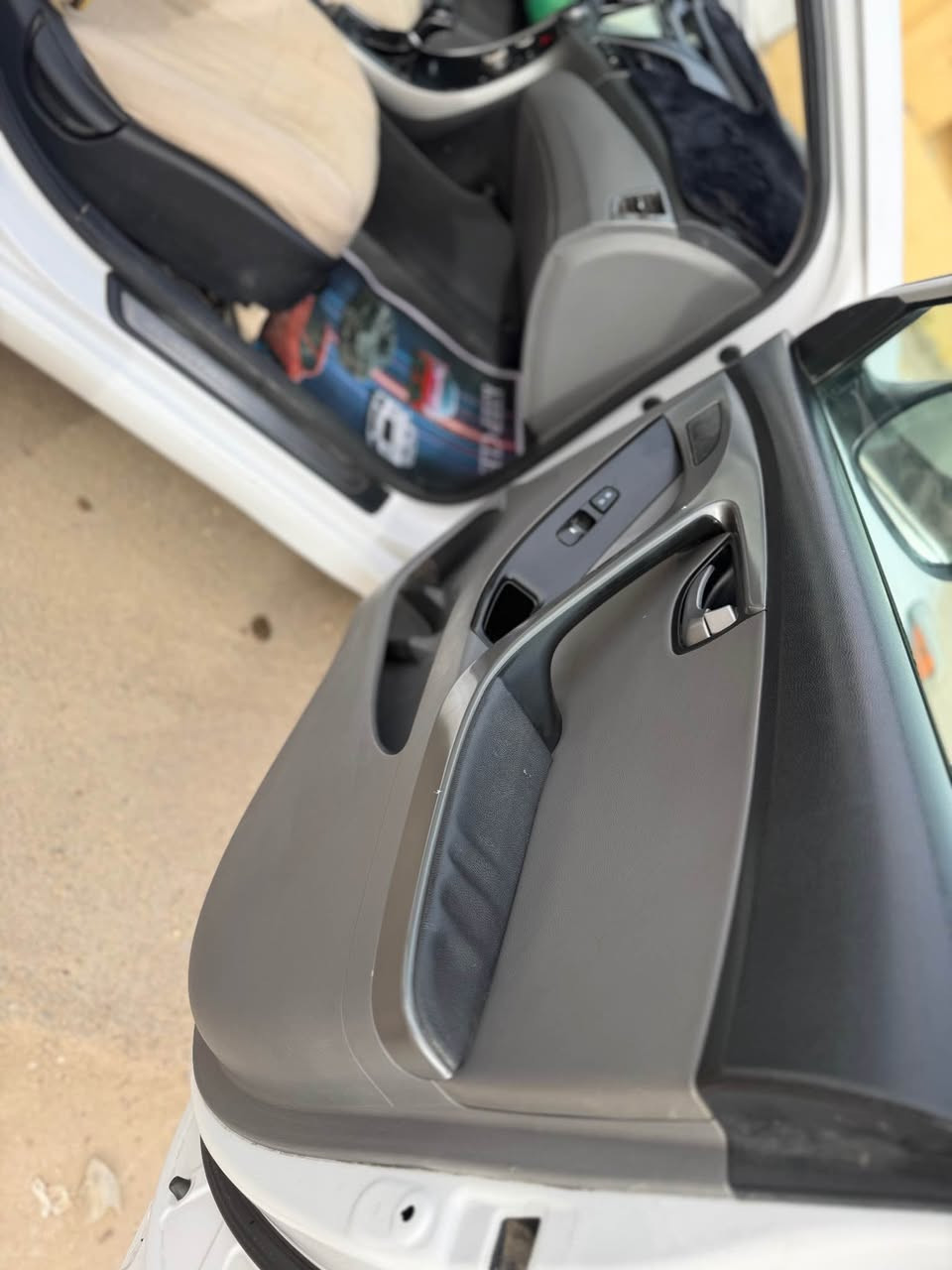 السلام عليكم 
الانترا 15وراد امريكي رقم بغداد فول مواصفات 1/1لمتد
سنوية لغاية 28 مكينة 2000 مكينة وگير كفالة 
حدادية جديد تخم تاير المواصفات اشيار بالمري بصمة أبواب بصمة تشغيل بصمة صندوق كشنات كهربائية فتحة 
الضرر قطعتين بدون دواخل 
السعر 115 وبيها مجال قليل 
العنوان /كوت /مركز مدينة
رقم الهاتف ***********//*********** دهل اوران, واسط
