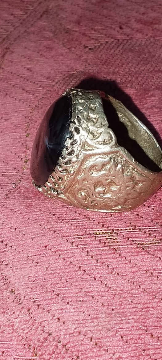 خاتم عقيق يماني قديم 
فضه صياغه خراسانيه 
عيار 925 سعره 30 البصرة, العراق


**إذا كنت صاحب هذا الإعلان وتريد حذفه لأي سبب، رجاءا أرسل رسالة إلى الدعم الفني**