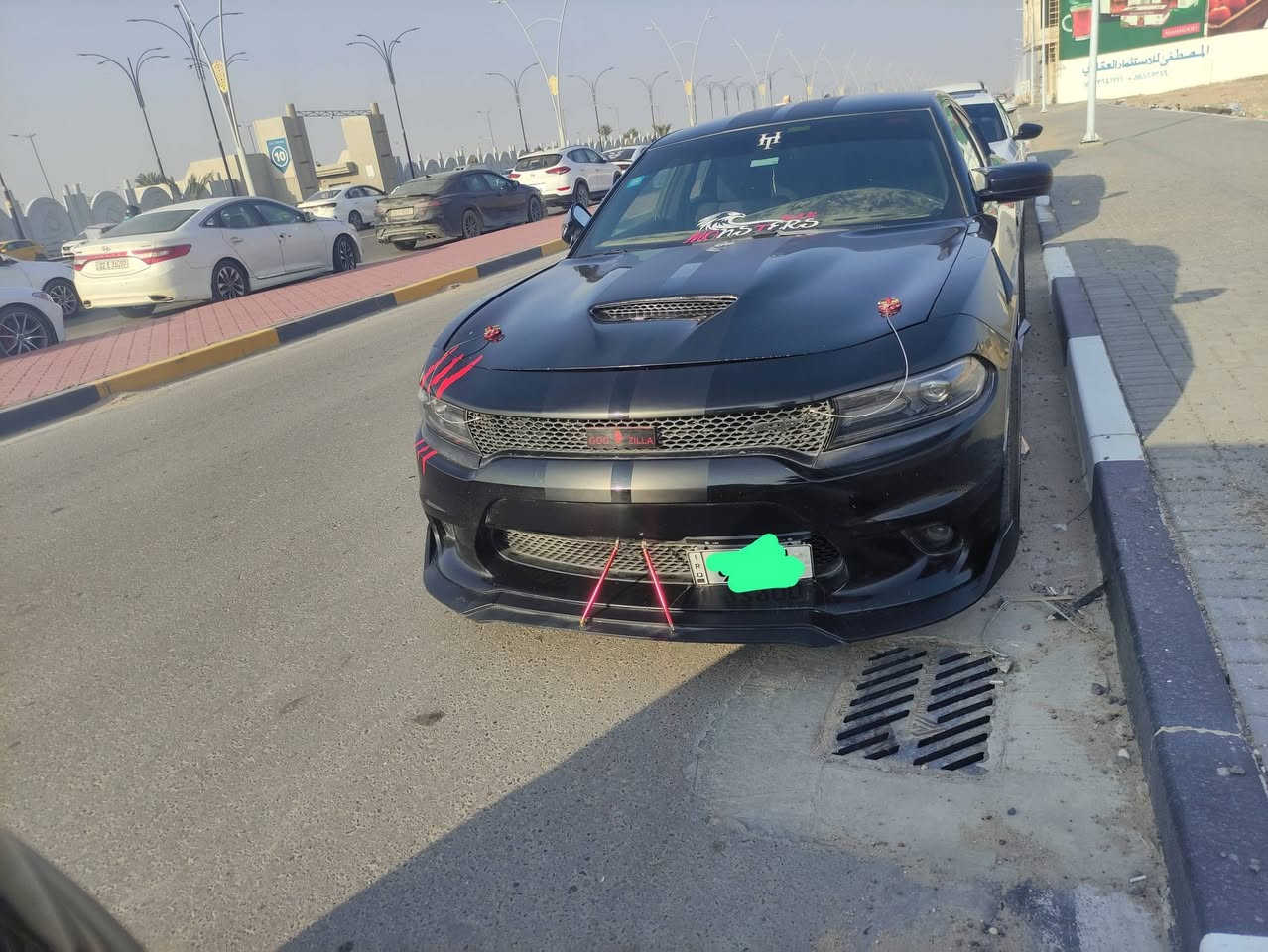 السلام عليكم دودج تشارجر آر تي السيارة موديل ٢٠١٦ كلين تايتل سرقة باب السائق و راجع بلادي بدون صبغ محدثة SRT بالكامل حتى حجر البيئة مالتها شديته جديد مالت SRT دركة SRT أويل كاج كان ويلات فيرادة تخم تايرات جديد عيون الشيطان ليد متغير مكينة كير نظيفات أدامة كاملة ماي الراديتر من موتل سعره ورقة مع تنظيف الراديتر خطة SRT لحية و جكات لحية و دفيوزر  و أكزوز HT POWER دهن موتل أصلي 8100 رقمي لباقي التفاصيل ***********
