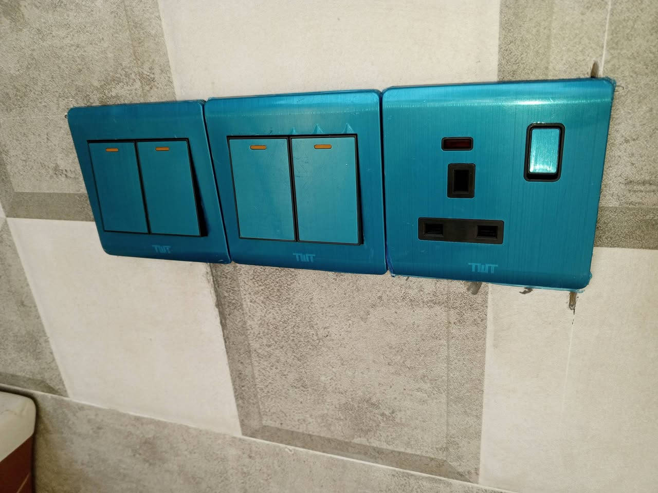 الحمدلله والصلاه والسلام على رسول الله صلى الله عليه وسلم تم اكتمال بيت الاخ ابو سجاد في خرنابات من تقفيل كهربائيات بالتوفيق ان شاء الله ابو رعد الكهربائي ***********
