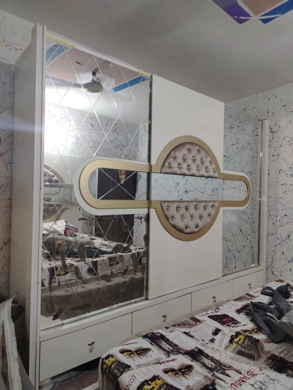 السلام عليكم غرفت تركيا الكنتور اتلاثه بيبان سلايت مثل ما تشوفون بل صوره غرفه اخت الجديده الله شاهد تجي وشوف ابعينك مستعجل عله بيعته الي يحب هاذه رقمي وبي واتساب ***********
