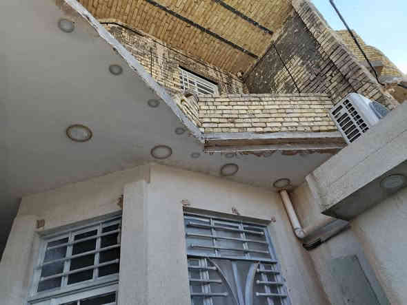 دارين للبيع المساحه 200م كل بيت 100م يحتوي على غرفه ومطبخ واستقبال وصاله العنوان حي الغدير شارع عشرين مقابيل اسواق فطومه
الرقم:***********
