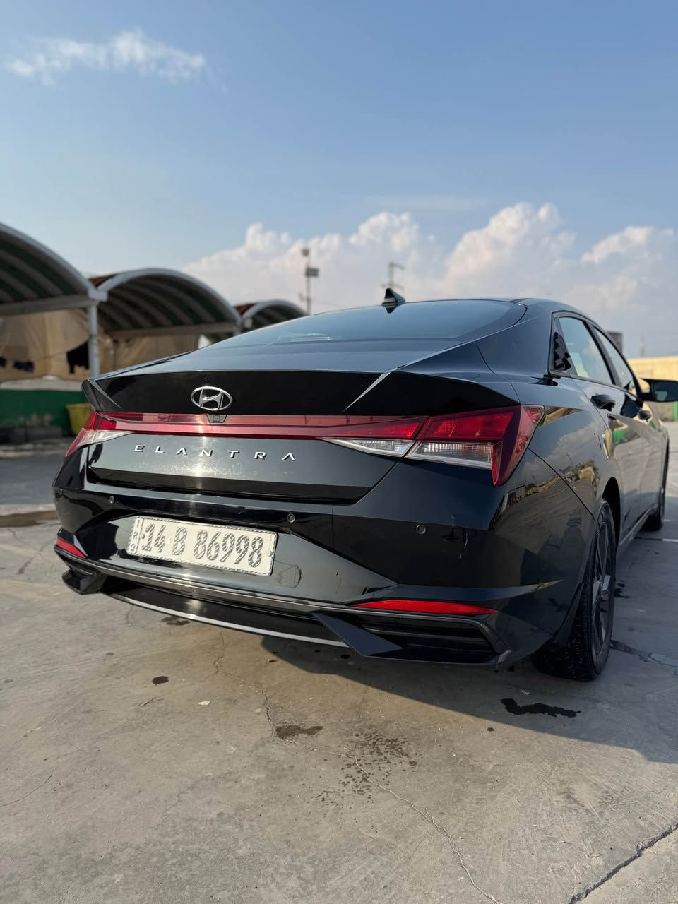 السلام عليكم 
النترا 2022 وارد امريكي 🇺🇸 للبيع حادثها مثل ماوضح بصور البنيد مبدل وشبر من الجاملغ مرجع بارد شاصي سليم مكينة دوش حجمها 2000 وكير كفالة وضع شركة مواصفات السيارة فول ماعده الفتحة 
بصمة وتشغيل عن بعد 
شاشة لمس وابل كار بلي 
حساسات امامية خلفية 
تحديد مسار وتنبيه 
انظمة قيادة سبورت ونورمل وسمارت 
رقمها بصرة شرط التحويل مكاني بصره دور النفط السعر 🔥140$🔥 بيها مجال قليل للاستفسار اكثر التواصل مع الرقم ( ***********) Singapore
