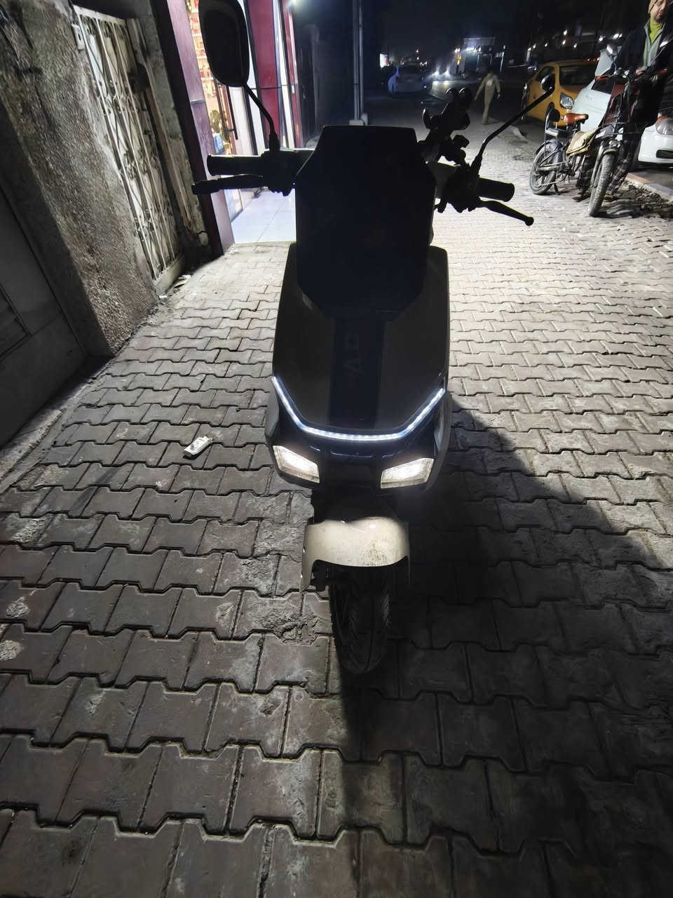 سلام عليكم شباب دراجه شحن البيع استخدام  قليل جداً فقط لا غير  دراجه عالميه الله شاهد  كلها كامله مكمله كل وعيب مابيها امانت الله  تجي مواصفات عالميهه وماخذها من مؤيد طيارة وصل الضمان بيها
الموديل 2025 
النوع ABK العالميه 
البطاريات 6 دبل
التحويلا ت1.2.3
السرعه 65 حقيقي يعني 
دبل إشاره 
جهاز انذار السرقه 
قفل ستيرن +قفل بصمه 
لونها كلش مميز 
كشن سياحي  VIb
نضام ABS
نضام USB
نضام R رجوع الخلف
طارات جبلي 
بريكات دسكات دهن 
أطارت جوبلس 
لدات اماميه وخلفيه 
اسطابً لايت 
شاحنه ذات شحن سريع ويقاف ذاتي  
اشاير رباعيه 
سعرها ٩٥٠ الف
اي استفسار اتصال 

***********
