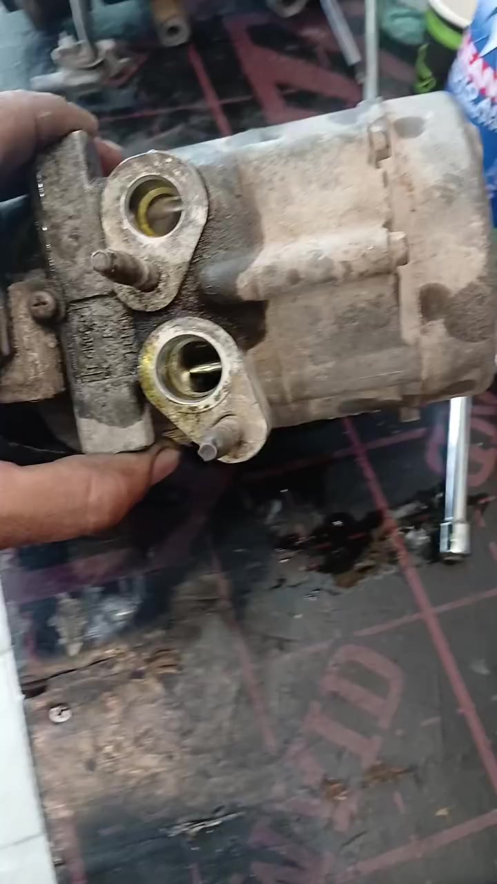 سلام وعليكم  اخوان  متوفر عدنه جميع ادوات تبريد السيارات القديم ولحديث  اومتوفر  جميع انواع الكمبريسرات  جديد. اومستعمل مال حاويه   اومتوفر  غاز 1234  او 134   العنوان الاعظميه راس الحواش مقابيل لبانزين خانه  خدمات بغداد لتبريد السيارات  للستفسار  *********** باداره ابو فهد
