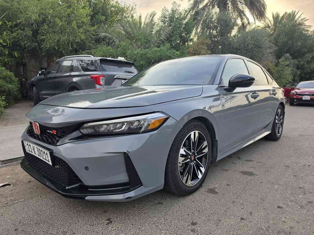السلام عليكم 
للبيع هوندا سيفيك هايبرد 2025 
سبورت تورنك اعلى فئة لون اسمنتي
رقم بغداد بأسمي
ماشية 19,700 كيلو 
تخم تايرات جديد - بولش 
الضرر مالهة موجود بالصور كامل 
السعر 160$ وبيهة مجال للشراي 
***********
