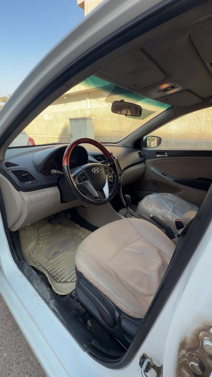 السلام عليكم 
اكسنت 2015 خليجي رقم بغداد بأسمي 
مكينة 1600 للبيع 
مواصفات 1/1 لايت ابو ليد 
ماشية 128 الف كيلو 
السعر 117 بي مجال 
مكاني بغداد زيونة 
***********
