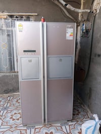 ثلاجه لبيع السعر 300 وبيها مجال الشراي يتصل 07770771578