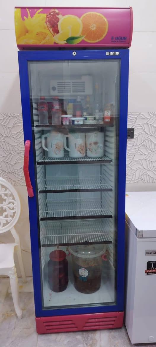 السلام عليكم ورحمة الله عارضة تركي درجه اولى شرط النضافة والتبريد فول المكان المجر الكبير الاتصال ع ه ***********
