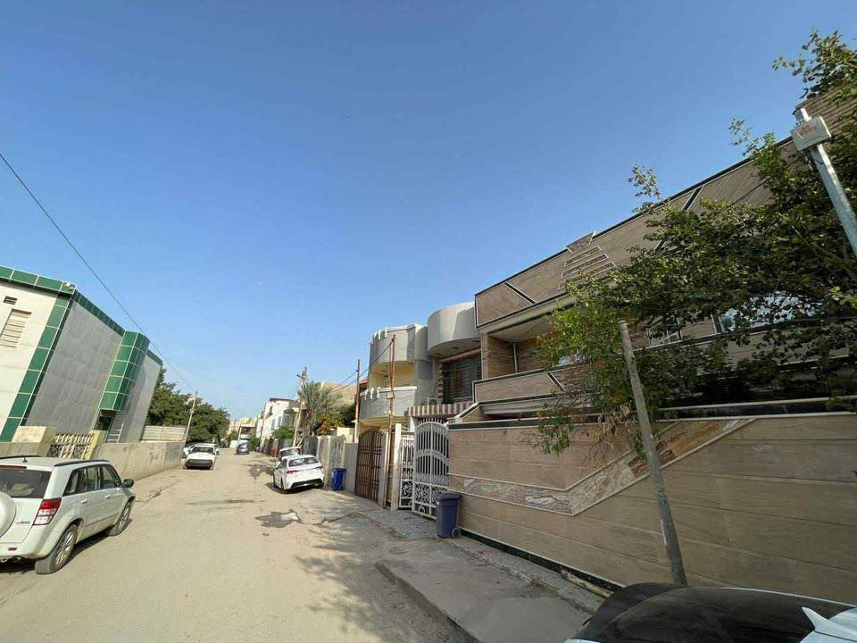 🏘️دار للبيــــــــــع
فـٓــــي بستــــــان الحلـــــــــو 
__________________
المساحــــــة // 220م #طابــــــو #زراعـــــي #سنــــــد 25
الواجهـــــــــة // 11م
النــــــــــــــزال // 20م
__________________
🏗️🧱 #الطابــــــــــــــق #الأرضـــــــــي
غرفـــــــــــة وصالــــــــــة وهـــــــــــول ومطبـــــــــخ حـــــــــار وبــــــــــارد ومجـمــــــــع صحيـــــــــات خارجيـــــــــة وداخليــــــــــة وگـــــــــــراج وحديقــــــــة ...
🏗️🧱 #الطابــــــــــــــق #الثانــــــــــــي
ثــــــــــلاث غـــــــــــرف وهـــــــــــول ومجمــــــــــع صحيــــــــــات  ومطبـــخ ...

____________________💲
للأستفســـــــار عــــــن السعــــــــر 
 الاتصــال بالرقم ***********
