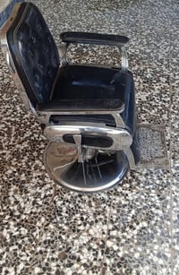 كرسي حلاقه البيع ٥٠ الف 07711381375