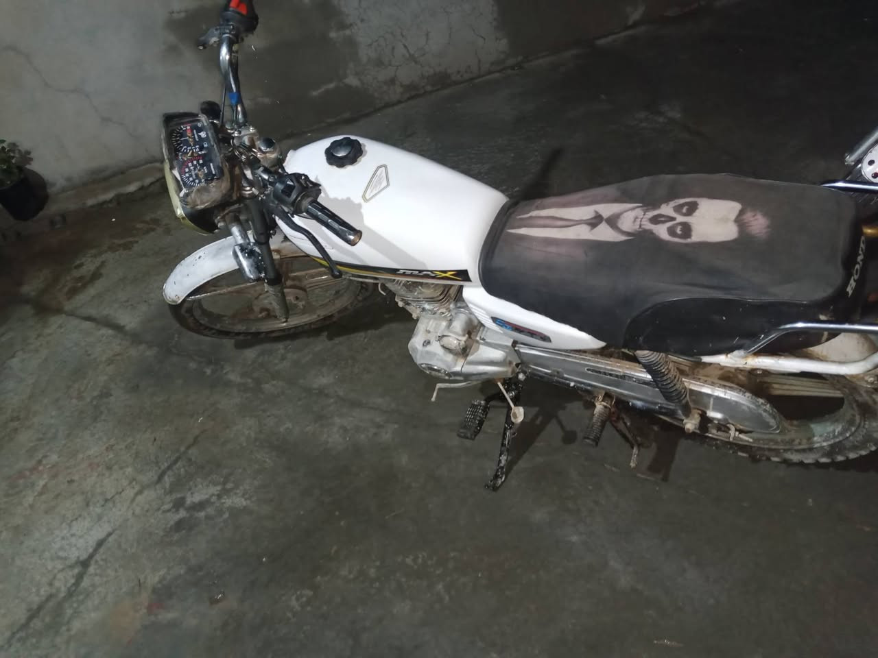 سلام عليكم اخوان ماطور 5كير محرك حجمة 200 مابي عيب السعر 225 وبي مجال
رقم ***********
