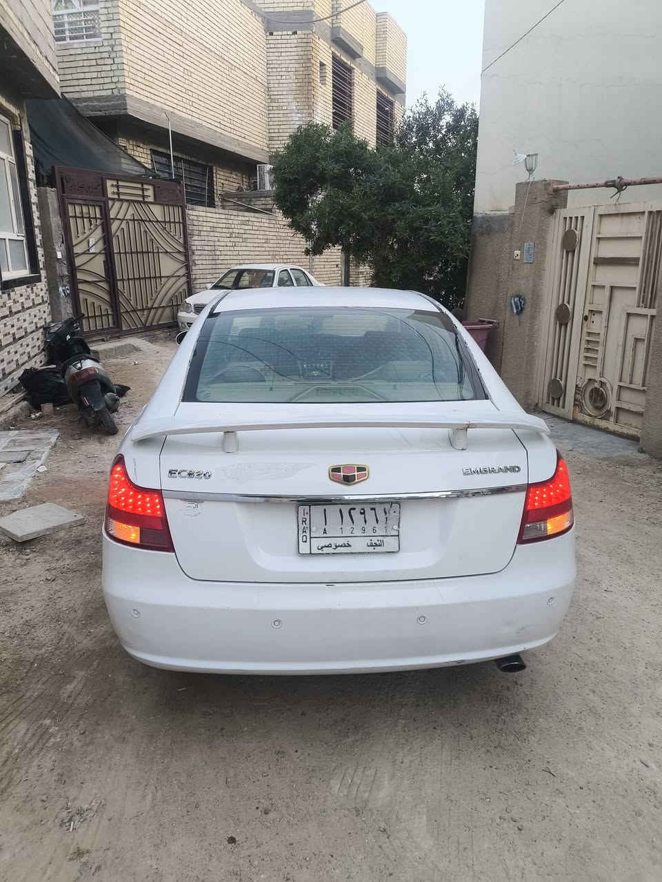 سلام عليكم سياره أم كراند للبيع موديل 2013سياره كامله مكمله حداديه تخم تاير كامله  سياره عوزه بس فيت بم سياره محركه 2000مسيبوشي رقمه نجف راعيه بلديوانيه رجال منتسب مكاني كربلاء حر الصغير السعر 60وبيه مجال قليل 
الرقم***********
