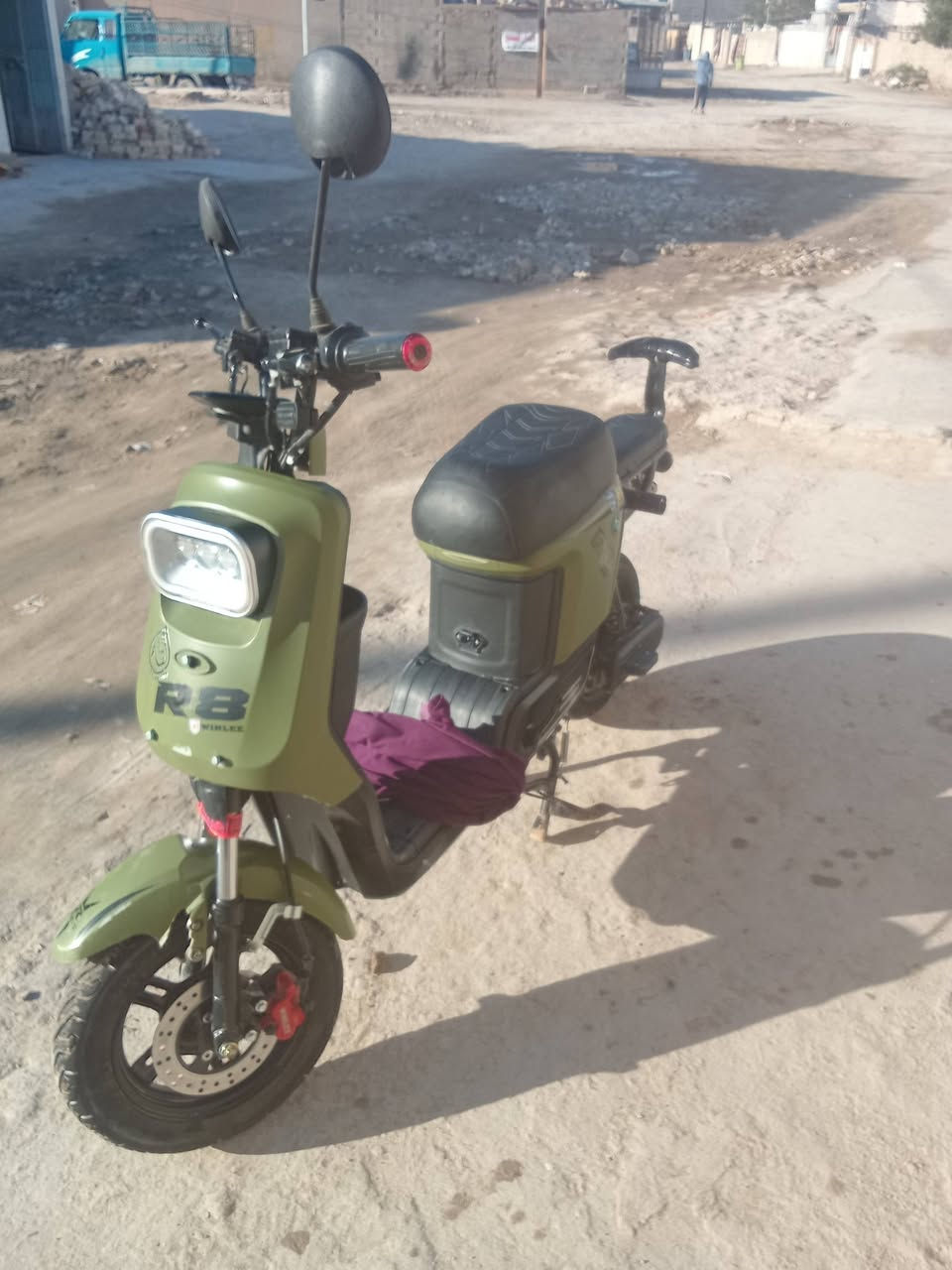 السلام عليكم دراجه شحن للبيع موديل 25 دراجه نظيفه بصمه كارت سويتش تشغيل عن بعد دراجها دراجه بيها بس الشاشه محترقه فقط بغداد المشتل الساعه 400 
*********** متواجد واتساب
