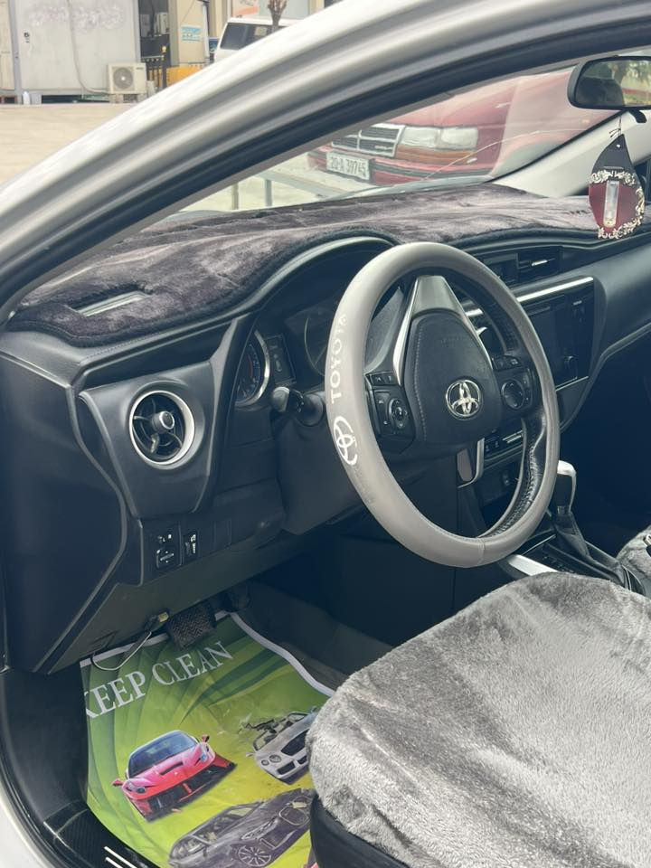 كورلا 2017
لون سلفر رقم سليمانيه الجديد
بشرط تحويل سنويه جديده
ماشيه 100
فقط بونيد بلادي ومصبوغ 
بدون ايرباك وبدون دواخل 
تخم تاير جديد صدر جديد
السياره فول مواصفات خمسينيه
سلايت بصمه تشغيل وابواب وصندوق بصمه
4 ويل كروم بلادي
4 دسك
كير ستيرن 3 انضمه قياده
لايت زنون دبل عدسه
داخل جلد 
السياره جديده حيل بدون نواقص 
العنوان قضاء كلار ***********
السعر 158 وبيهه مجال
