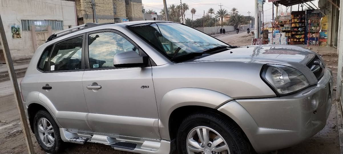 السلام عليكم سيار توسان ٢٠٠٨ فورويل  6سلندر محرك 2700  رقم أربيل رقم انكليزي  بسمي تريد وكال تريد مداور  هزه جديد سنويه ل 28  وارد خليجي  مواصفات تدفئه تبريد فتحه بالقماره تخم تاير  سياره جاهزه  من كلشي الحديد مكفول من كلشي بس الدعاميات تحتاج ترتيب فقط ترا يها بصره   مكان السياره الديوانيه الشاميه   تليفون *********** السعر 118$ وبيها مجال قليل
