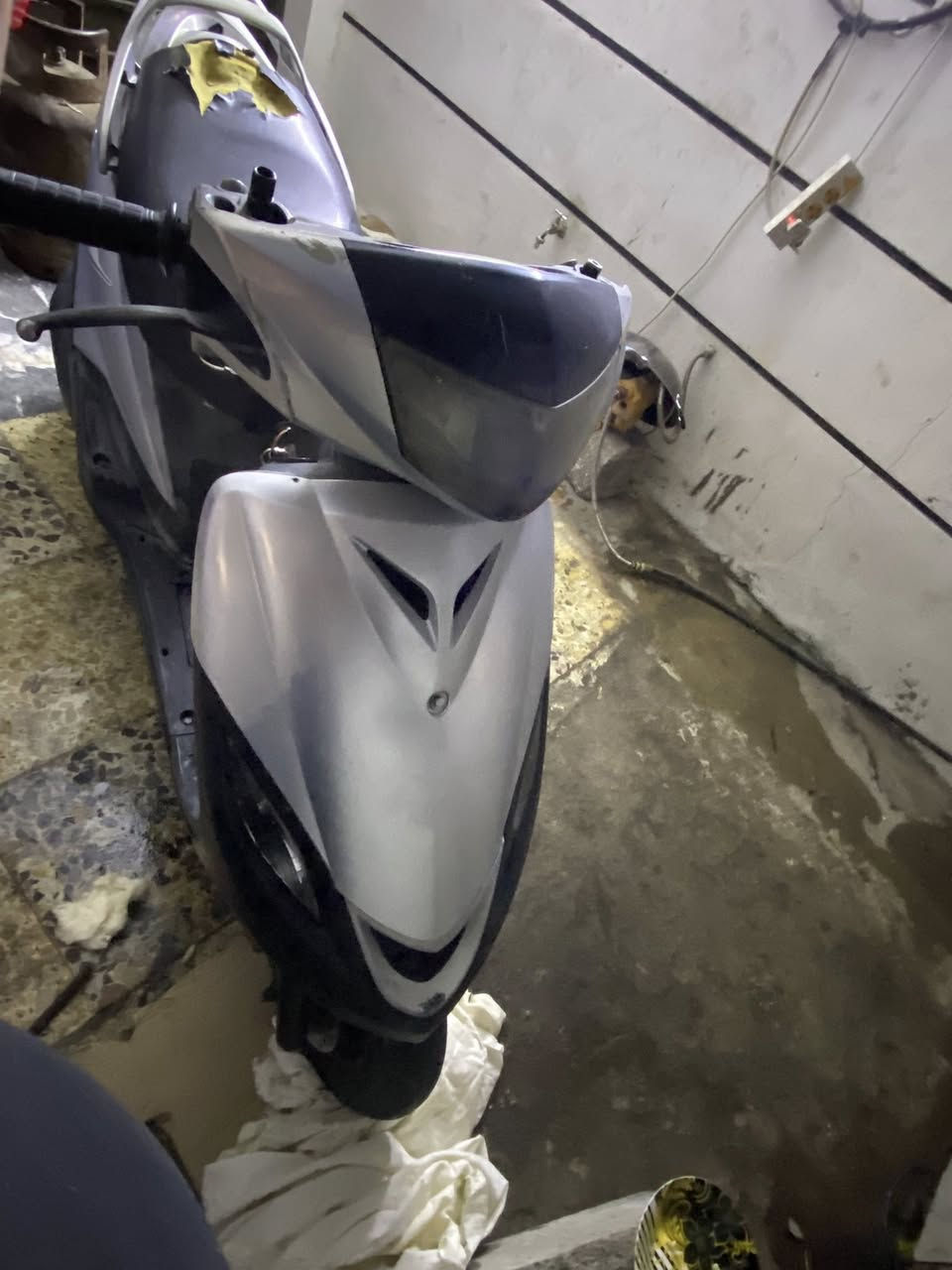 سلام عليكم دراجه نوع ماكس دراجه كلش نضيفه وكهربائيات كلها شغاله نقص باتري فقط السعر ب٤٠٠ وبيها مجال بسيط حك الجيه مكاني بغداد الدوره وهذا رقمي ***********
