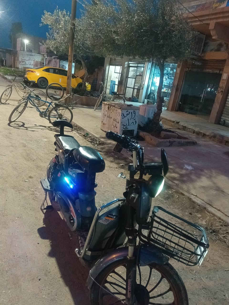 ماطور شحن حجم 20 بطاريات امبدلا جديد سرعه 99 حقيقي 60 ماطور نضيف 
سعر 250 رقم***********
