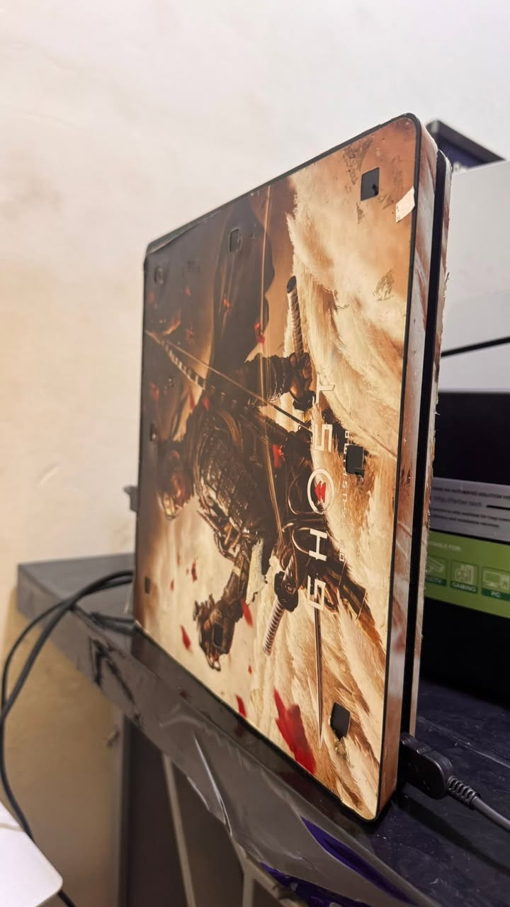 السلام عليكم
Ps4 slim اونلاين
الجهاز نظيف ويا يدات ٢ للبيع 
السعر ٢٥٠ الف 
مكاني الامين الثانية 
***********

