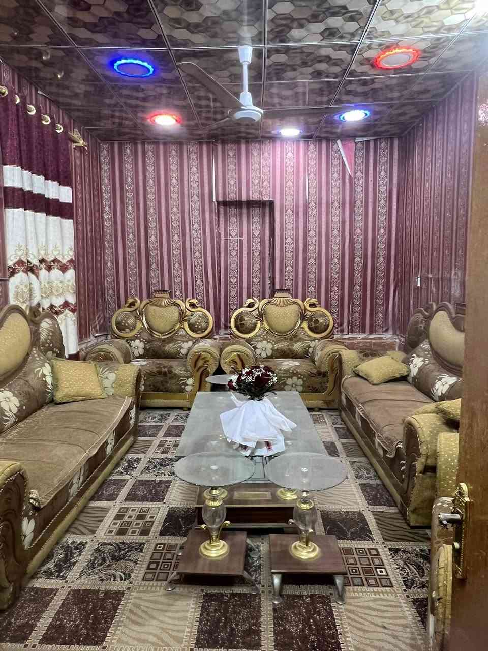 السلام عليكم بيت طابق و نص نظيف ينسكن  للبيع ١٦٨ متر خلف مستشفى الزهراوي الاتصال بصاحب الدار واتساب *********** سعر ٢٠٠
