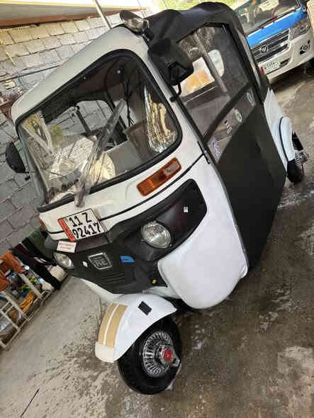 سلام عليكم تكتك ٢١شهر ١١ دخوليه ٢٢ رقم وسنويه ترقيم جديد تحويل مباشر تراي ونعومه زيرو  مكينه مبدل بيه والفات بيه طخه بل لغد ومصبوغه عام لجماليه كلشي جديد بيه ماعايزه شي مكاني بياع المعالف سعر ٧٣٠٠وبيه مجال 
***********
