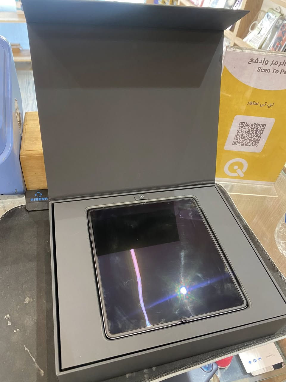 سلام عليكم بيع Honor Magic v3 الغني عن التعرفي الذاكره 512 ما مفتوح  السعر مليون 550 الف قفل  المكان الدوره  الرقم ***********  واتس اب
