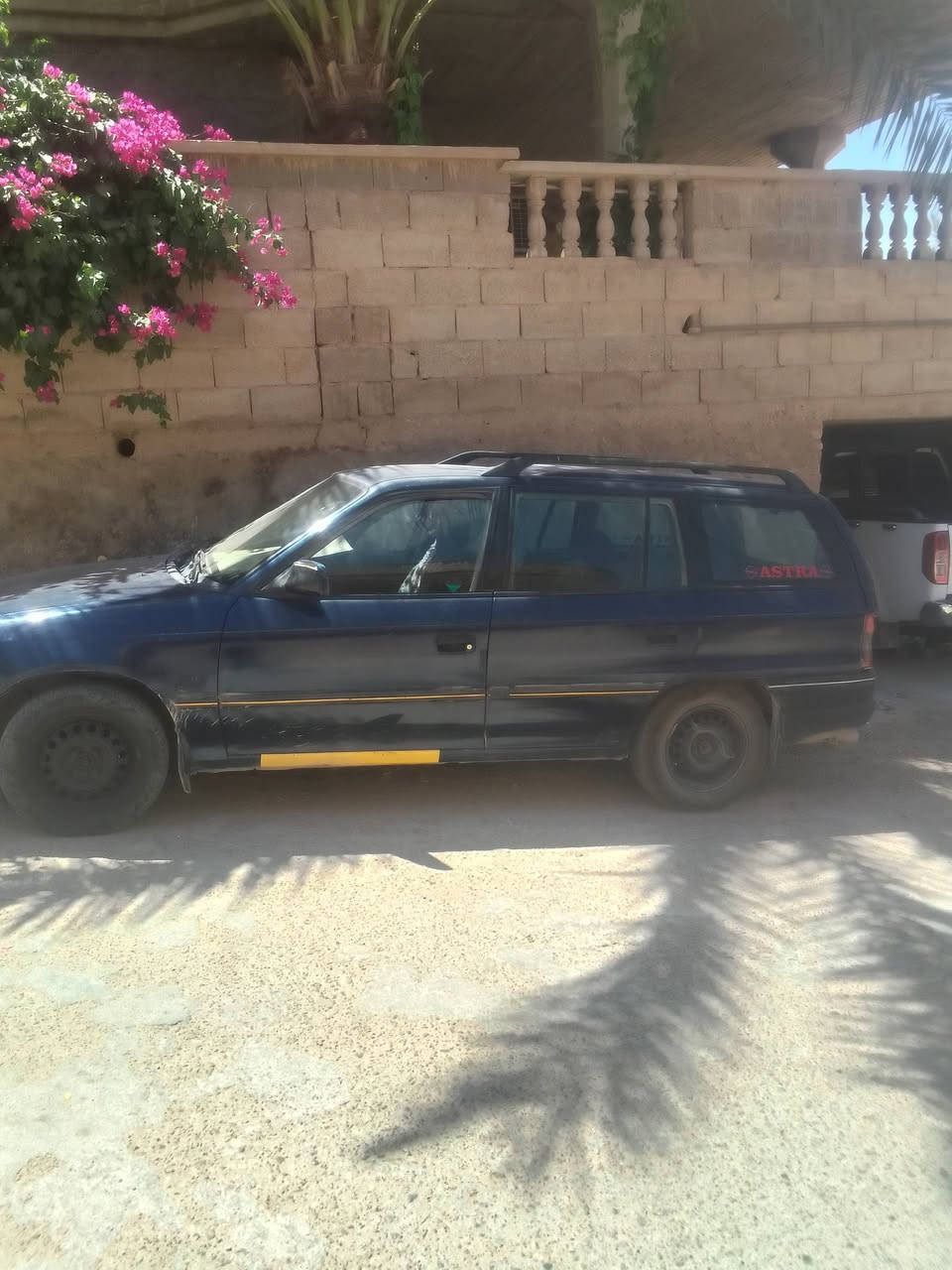 السلام عليكم
أسترا 93 / 1600 بأسمي  نضيفه حيل محرك وكير مع الدواخل بعد انظف رقم الأنبار داخله هزه وسنويه ل 28 
السعر  40 وبيها مجال 
وإذا أكو مراوس بسني سعره ستينات والباقي اقساط من الورقتين وجوه  ونتفاهم 
تواصل خاص            المكان حقلانيه 
***********  او اتصال
