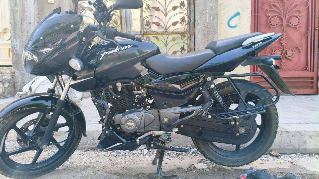 🔥 للبيع دراجة Bajaj Pulsar 150cc موديل 2022 🔥
📌 النوع: Bajaj Pulsar
📌 موديل 21
📌 سعة المحرك: 150cc
📌 اللون: أسود
📌 الأوراق: أصلية كامله من كمرك وشركهBajaj
💰 السعر المطلوب: 1,500,000 دينار
💰 السعر قابل للتفاوض للجادين فقط
📍 الموقع: بغداد التاجي او ابو غريب 
📞 التواصل: اتصل *********** واتساب ***********
⚡ ملاحظة: الدراجة نظيفة ومجربة، البيع لظروف خاصة.
