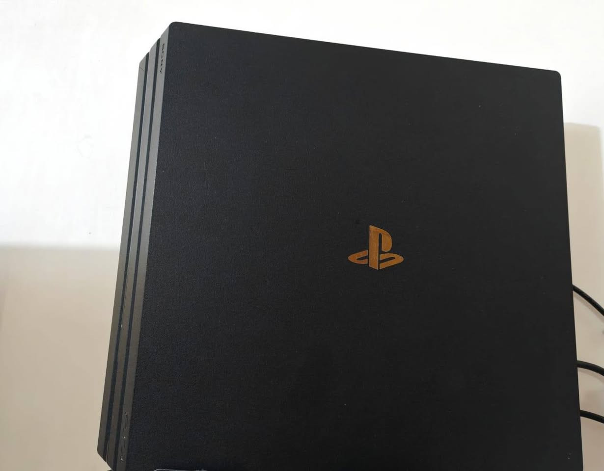 بلي 4 برو مهكر اصدار 11 لوك ستيكر ملحقاته جوستك الاصلي والكيبلات بي 10 العاب قوية مع يوبي اس حجم 1500 للبيع السعر 420 مجال بسيط واذا بدون يوبي اس 365 الف عنواني بغداد اي استفسار عالرقم ***********
