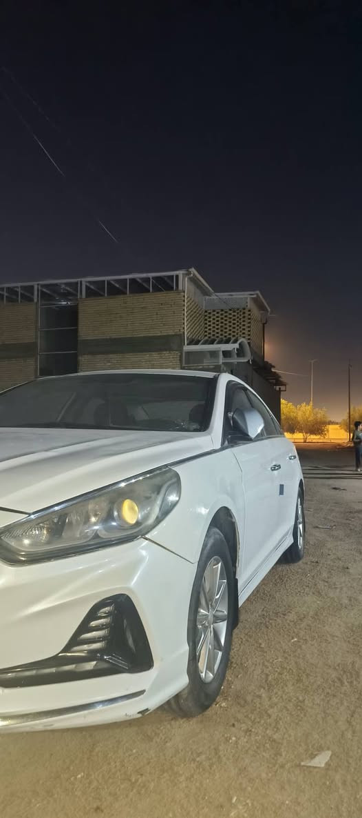 هونداي سوناتا 2019 وارد امريكي فول مواصفات من عدى الفتحه تبريد ثلج كير محرك شرط بيه تبديل باب العبري وره السايق وبيه طخات بصيطه المكان نجف السعر 110وبيها مجال انا مكلف بل نشر للستفسار اتصل علي هاذه الرقم: ***********
