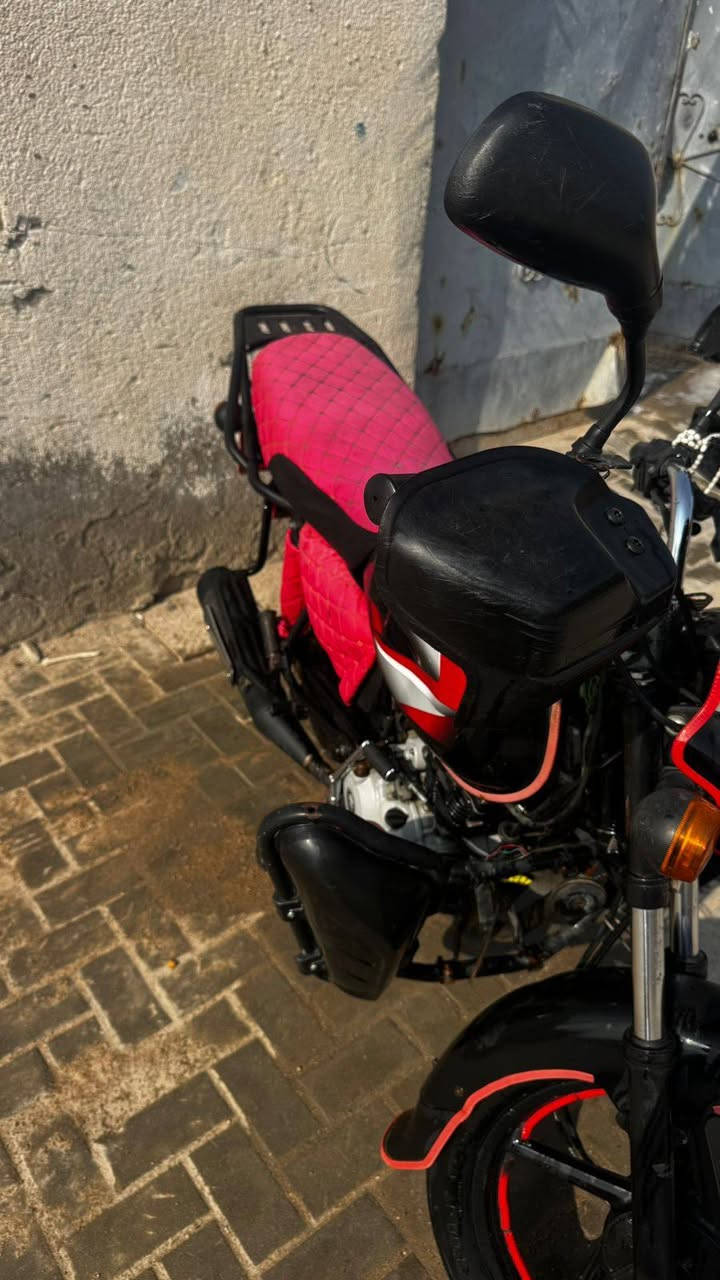 سلام عليكم شباب دراجة بوكسر رقم وا سنويةبسمي مديل 22 رقم*********** بصرة تنومة سعر خاص
