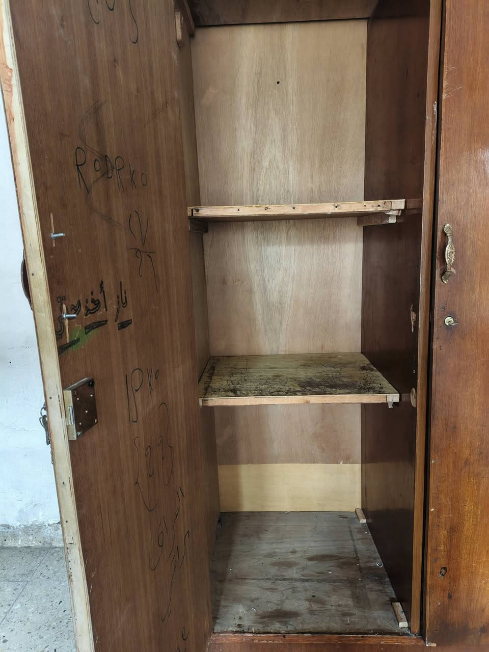 كنتور خشب ثكيل مو سوكي نضيف وجربايه ام نفر للبيع كلمن وسعره شراي يدخل خاص .


**إذا كنت صاحب هذا الإعلان وتريد حذفه لأي سبب، رجاءا أرسل رسالة إلى الدعم الفني**