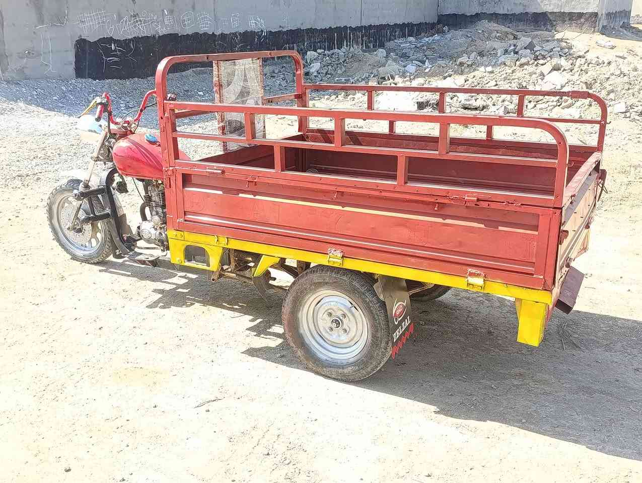 ستوتة امتيار موديل 16  اوراق اصولية سلف وهندر كهربايات كاملة باتري جديد مكينة نشطة  المكان كنعان  السعر 700 وبيهة مجال   
***********
***********
