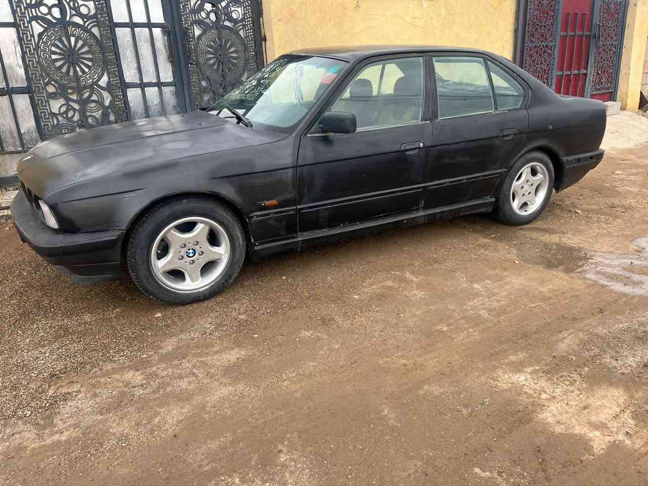 السلام عليكم
بيئم للبيع اومراوس

حجم 525

موديل 91 اصل

رقم جديد دولي سنويه ل 30

اصل لون زيتوني ومغيرين لونها اسود

كير عادي

رقم ديالى

تبريد شغال

تخم تاير
حجم المكينه 28 مكينه شرط لك اول مره ابدللها دهن
كهربائيات كلها شغاله
السياره بيها طخه جامرلغ خلفي وهسه كلها كملت بقه بس صبق فقط والترايش كلها موجوده
السعر 45 وبيها مجال
عنواني ديالى كنعان ***********
