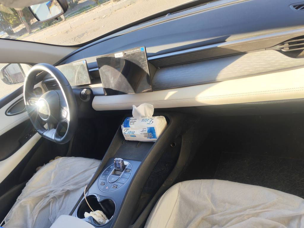 سيل فايف كفالة عامة مرقمة بغداد بأسمي ماشيه قليل
1200 ع المكينة بدهن الشركة بعدها زيرو 
سعرها 18700 بيها مجال بسيط *********** الشعلة بغداد, العراق
