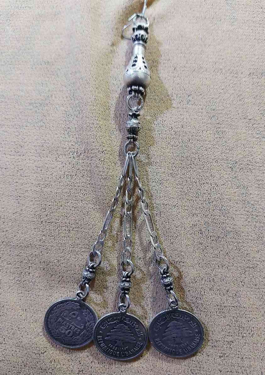 السلام عليكم.... وتقبل الله صيامكم وطاعاتكم.. 
كركوشة فضة انتيك وزن 18 غرام نظافة تاااامة السعر  85 الف اي استفسار عالخاص وبالخدمة


**إذا كنت صاحب هذا الإعلان وتريد حذفه لأي سبب، رجاءا أرسل رسالة إلى الدعم الفني**