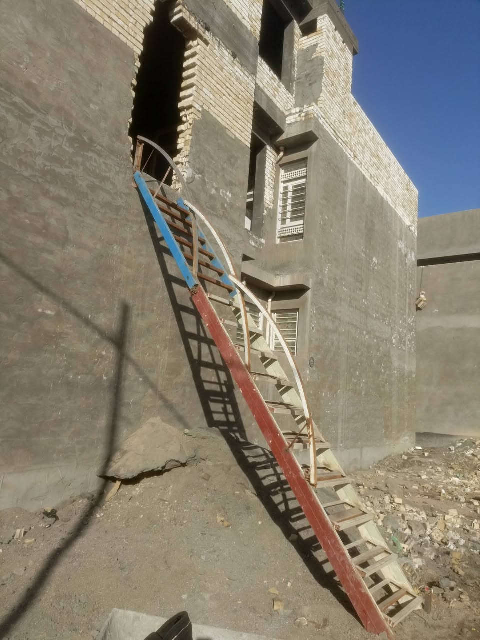 السلام عليكم درج حديد للبيع الطول 5 ونص والعرض 80 السعر 140.
***********
