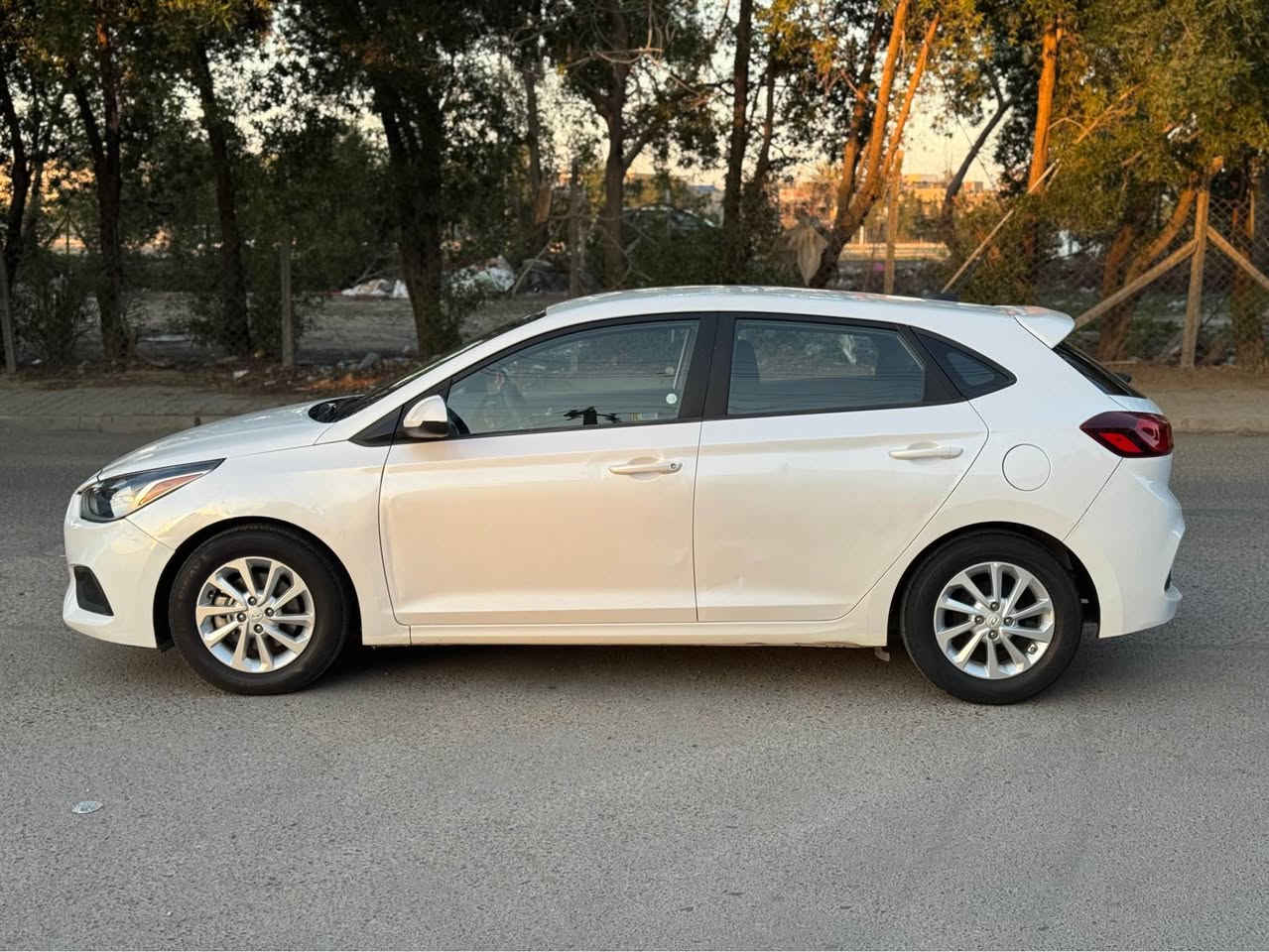 هونداي اكسنت 2019 وارد امريكي 
السياره بيهه بارد بسيط بالجاملغ فقط
وبدون ايرباك 
وبدون تبديل 
وبدون دواخل
مواصفاتها 
شاشه كبيره 
كامره دواره 
تحكمات ستيرن جهتين 
محرك 1600 
ويل كب 
تخم تاير جديد 
تبريد ثلج 
ماشيه 53 الف 
كير ATM بلادي
نظام اي بي اس
نظام ايكو اقتصادي بانزين
السياره جديده
السياره رقم بغداد وباسمي 
السعر 107 
للاستفسار *********** بغداد, العراق
