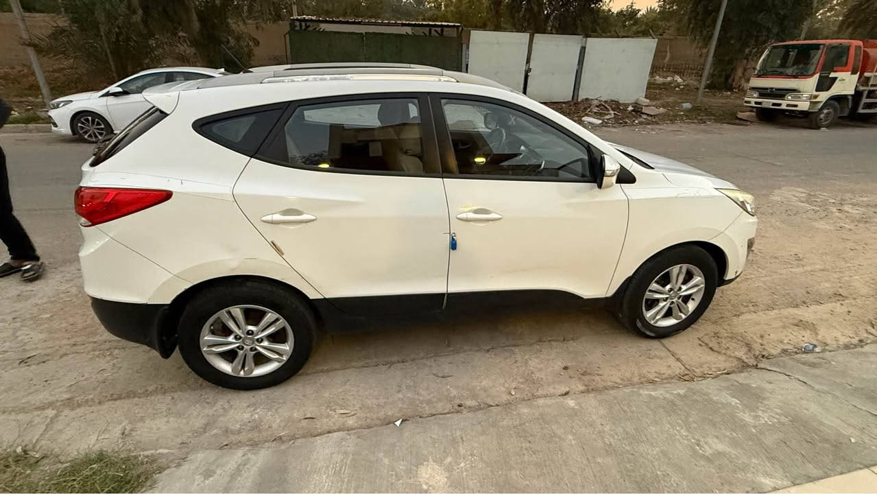 توكسان للبيع موديل 2013

ماشيه ٨١ الف حقيقي
استلامً شركه

بيها ملاحظتين بلبنيد +الجاملغ الخلفي اليمنه الكنر 
مواصفات عاديه السياره بحاله جيده جدا 
السعر ١٥٤ وبيها مجال المكان اليرموك
السياره جاهزه وباسمي رقم انكليزي

للاتصال بصاحب السياره 

*********** بغداد, العراق
